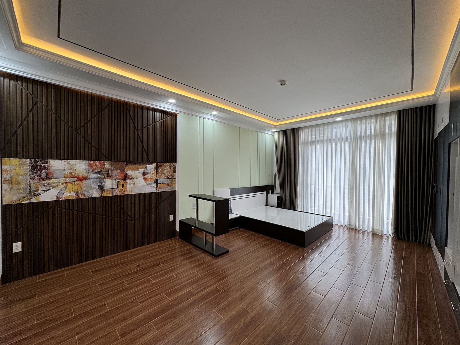 Siêu phẩm Hầm, 4Lầu, ST, thang máy (4,75x17=80,75m2) full nội thất cao cấp đường nội bộ 12m khu VIP 3 tháng 2